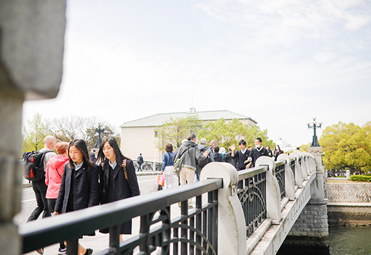 広島の月刊わしら-広島平和記念資料館ガイド：いろんな人の想いが詰まった街