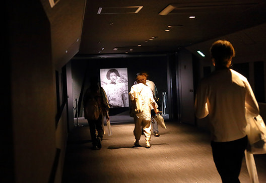 広島の月刊わしら-広島平和記念資料館ガイド：ある少女が迎える本館展示